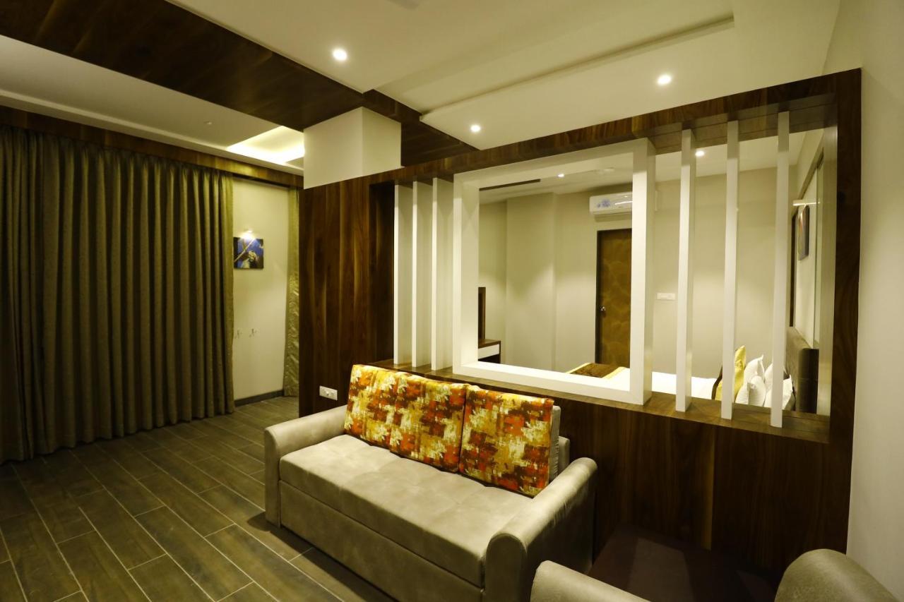 Hotel The Royal Inn Baramati Eksteriør billede