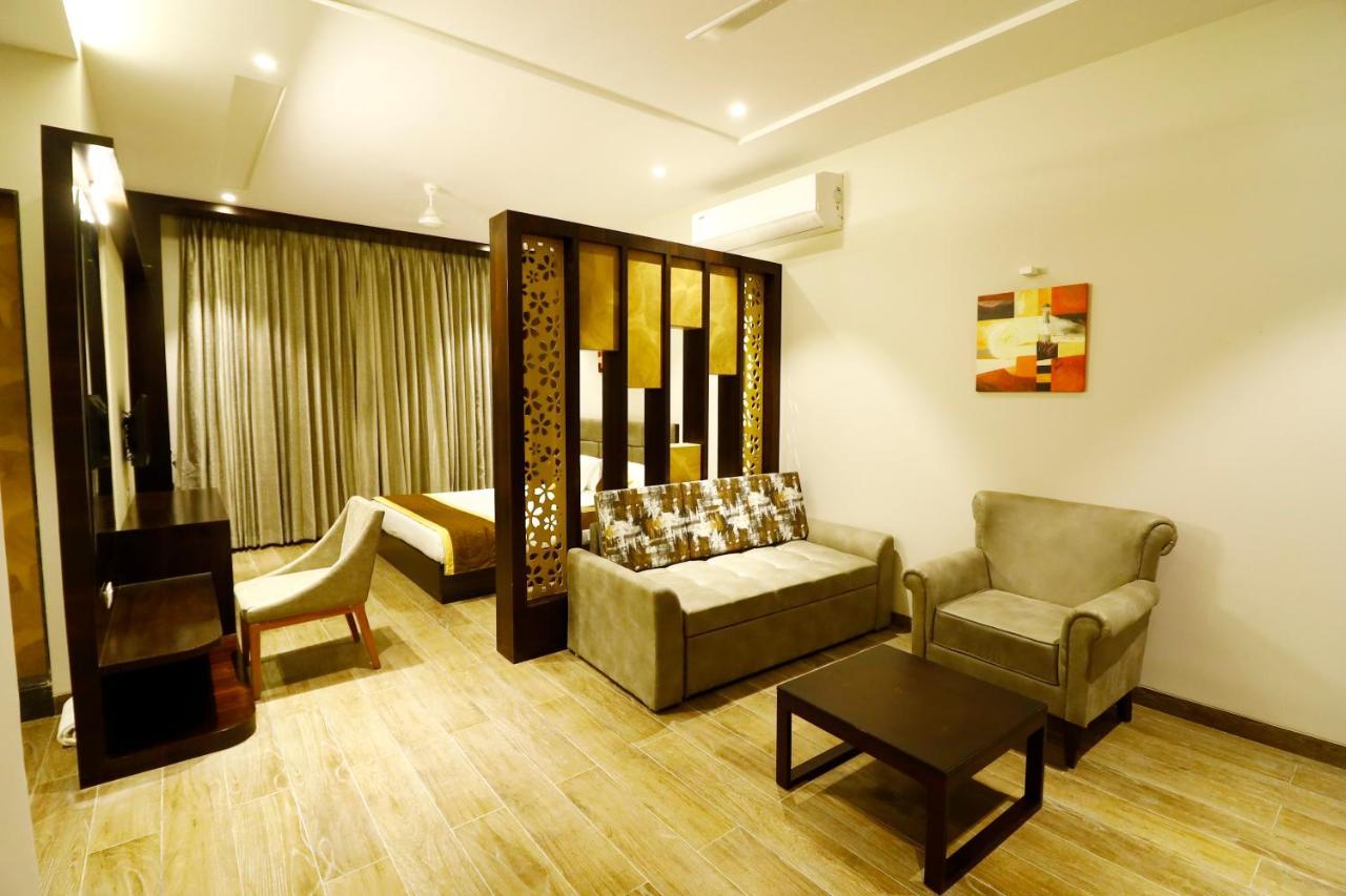 Hotel The Royal Inn Baramati Eksteriør billede