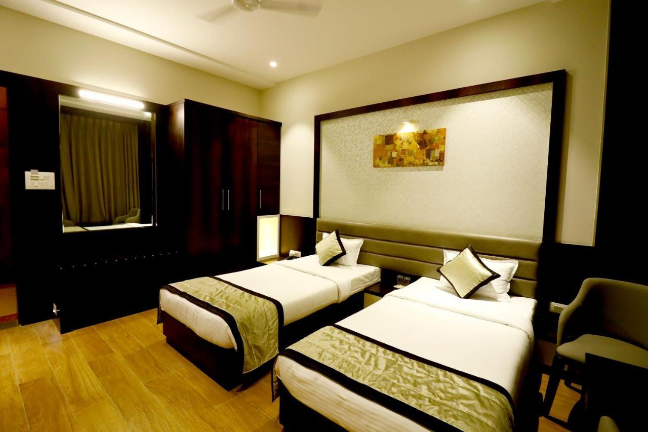 Hotel The Royal Inn Baramati Eksteriør billede