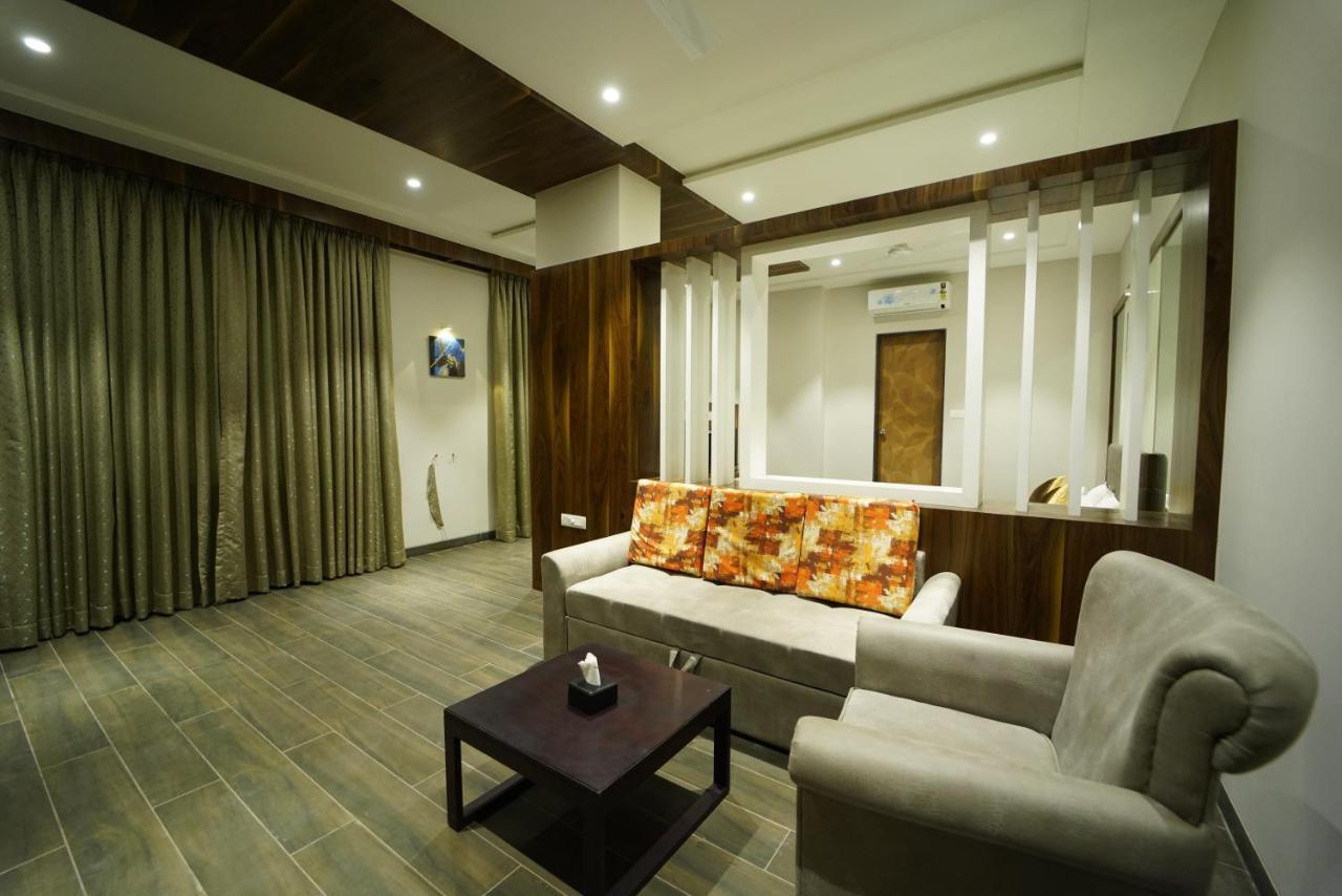 Hotel The Royal Inn Baramati Eksteriør billede