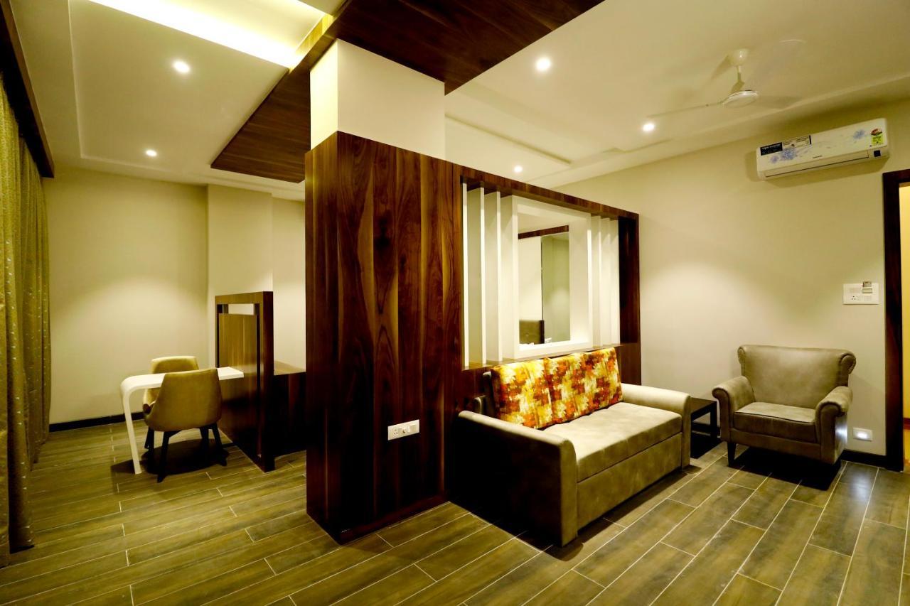 Hotel The Royal Inn Baramati Eksteriør billede